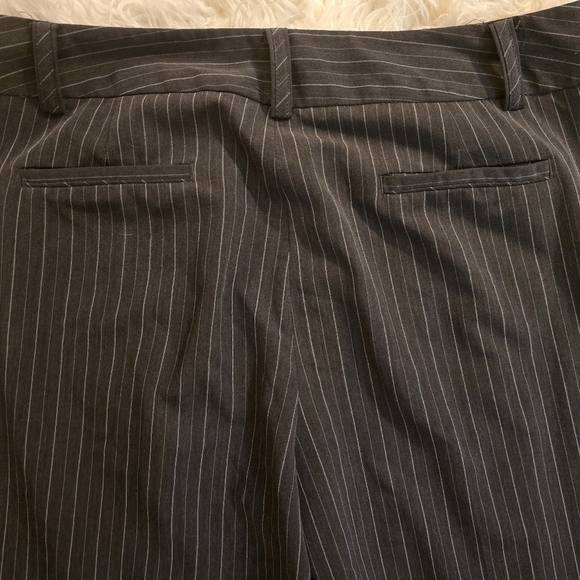 New Directions Women’s Dress Pants Gray Pin Stripe Size 14 Inseam 33" - Picture 4 of 7